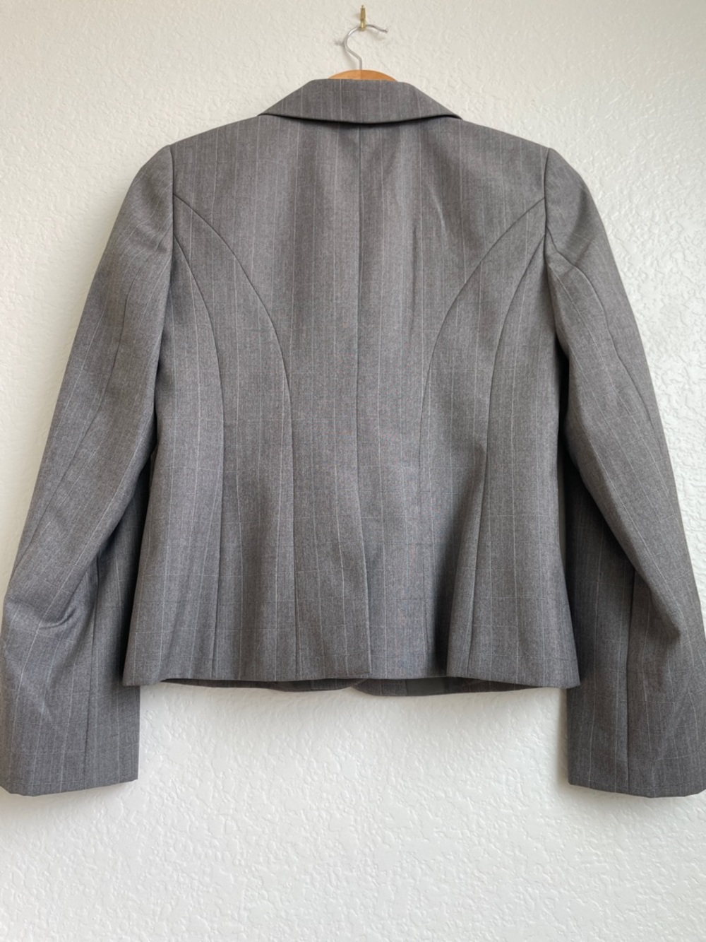 Ann Taylor Gray Pinstripe Tailored Women's Blazer • Size 2 - Picture 8 of 9